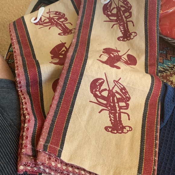 Michaelian Home Lobster Embroidered Towels! Set of 2 - Picture 1 of 3